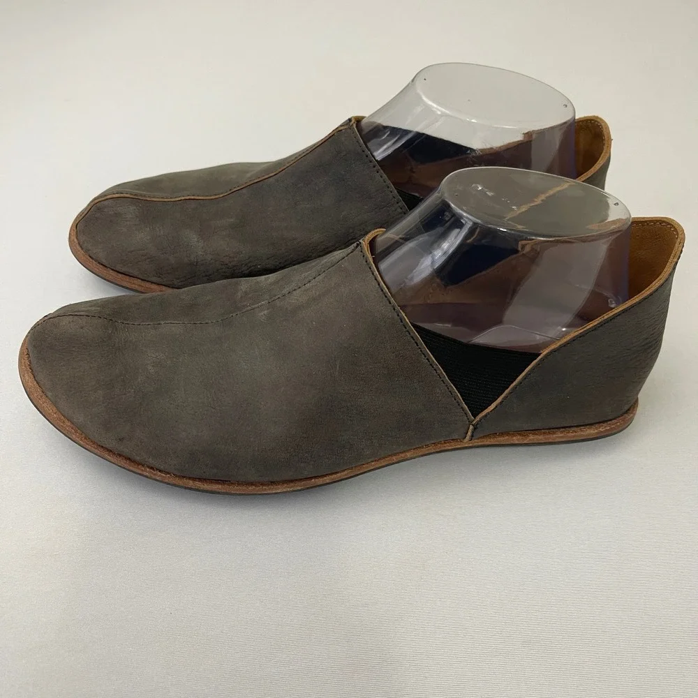 Cydwoq Cliff Dweller Runner Shoes‎ Mens Size 40 US 7 Gray Leather Slip On Flats